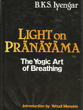 Light on Pranayama: The Yogic Art of Breathing – B.K.S. Lyengar – 0826400485