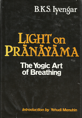 Light on Pranayama: The Yogic Art of Breathing - B.K.S. Lyengar - 0826400485