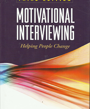 Motivational Interviewing: Helping People Change – William R. Miller & Stephen Rollnick – 9781609182274