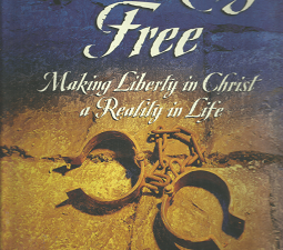Breaking Free: Making Liberty in Christ a Reality in Life – Beth Moore – 1415852693