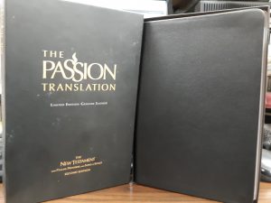 The Passion Translation: The New Testament with Psalms, Proverbs, and Song of Songs (Limited Edition, Genuine Leather) (2018)