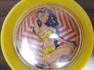 Peter Bottom Looky Glass ~ Trademark G. Williams Company ~ Small Yellow Plastic Toy