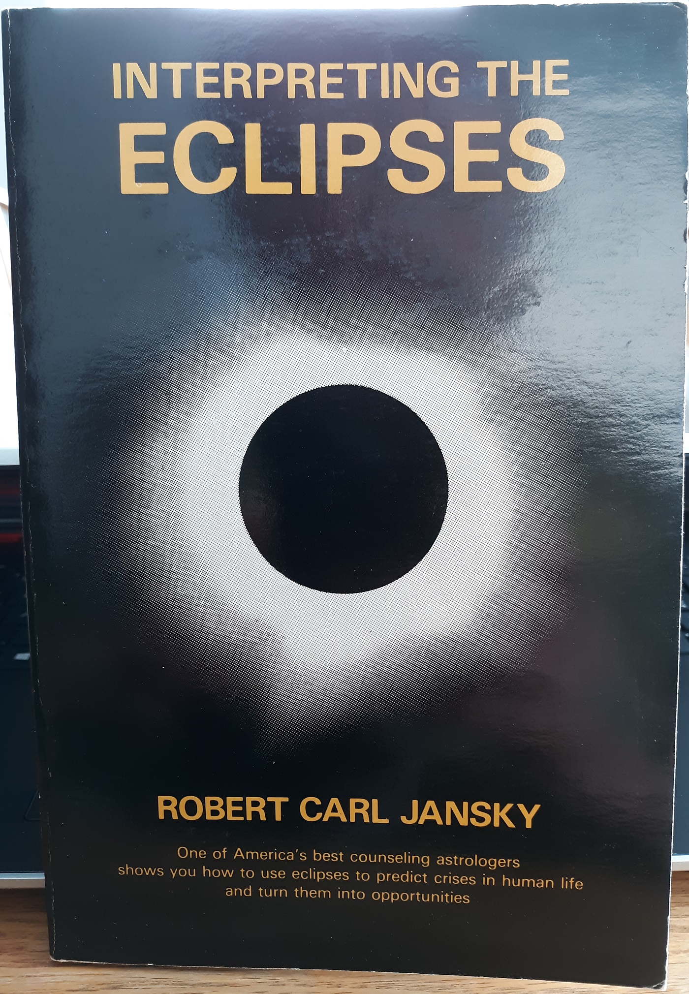 Interpreting the Eclipses (1979) ~ by Robert Carl Jansky