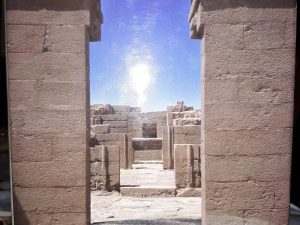 The Oracles of the Ancient world: A Comprehensive Guide (2004) ~ by Trevor Curnow