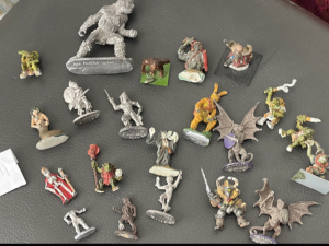 Dungeons and Dragons ~ Metal Gaming Figurine Assortment (21 pieces)