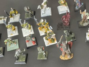 War Hammer Gaming Assortment (21 pieces)