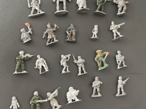 War Hammer Metal Gaming Figurine Assortment (22 pieces)