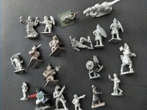 Miscellaneous Gaming Figurine Assortment (19 pieces)