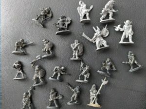War Hammer Gaming Figurine ~ Metal (19 pieces)