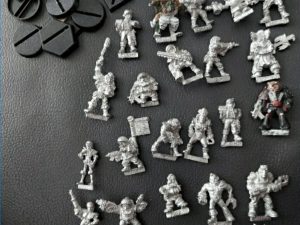 War Hammer Metal Gaming Assortment (29 pieces and 14 slot bases)