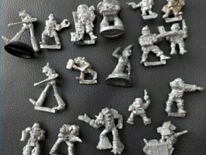War Hammer Metal Assortment ~ Gaming Figurines (17 pieces)