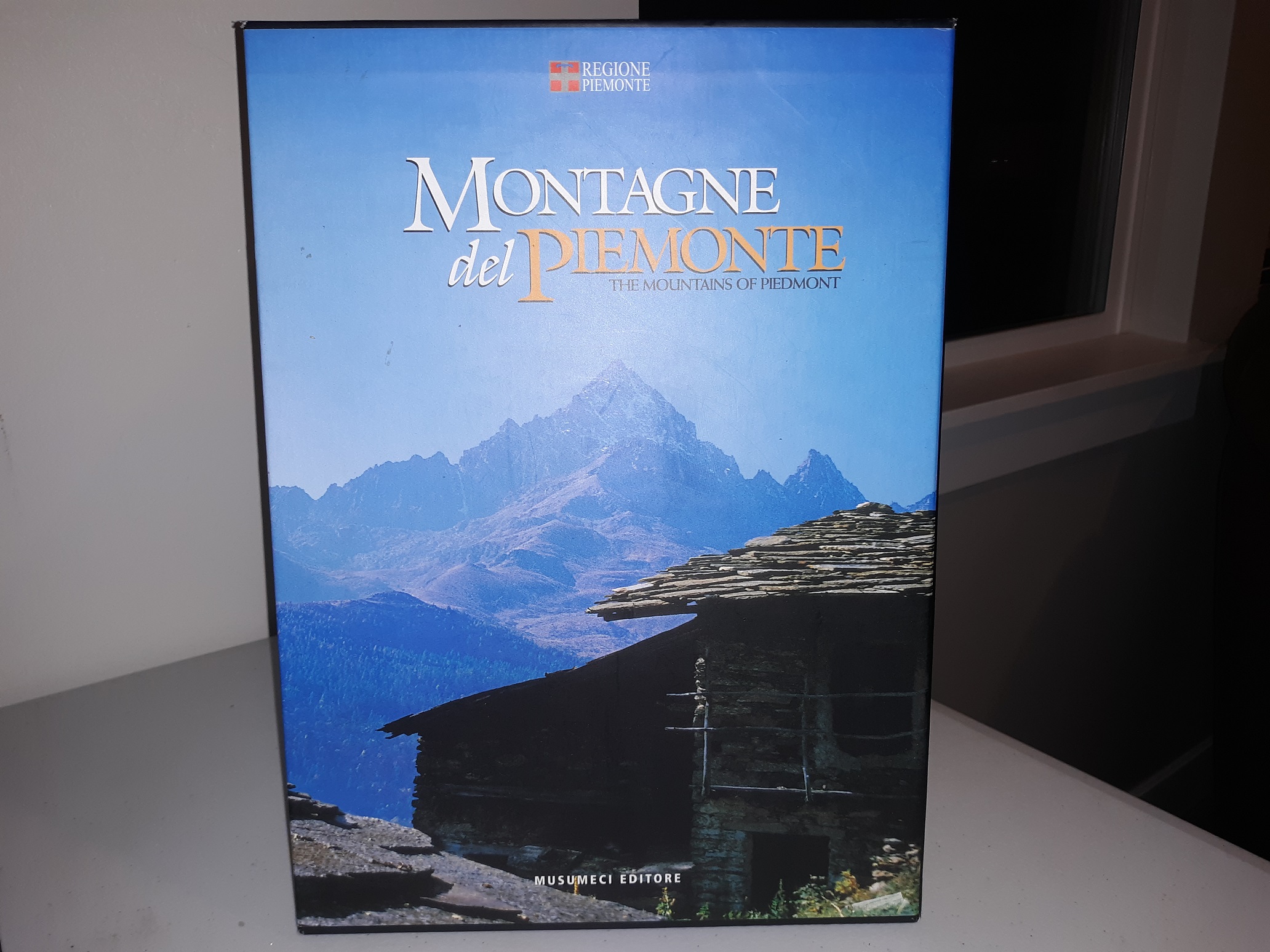 Montagne del Piemonte / The Mountains of Piedmont (French and English) (2001)