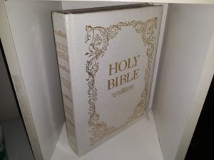 Holy Bible: Authorized King James Version (Family Edition) (New)