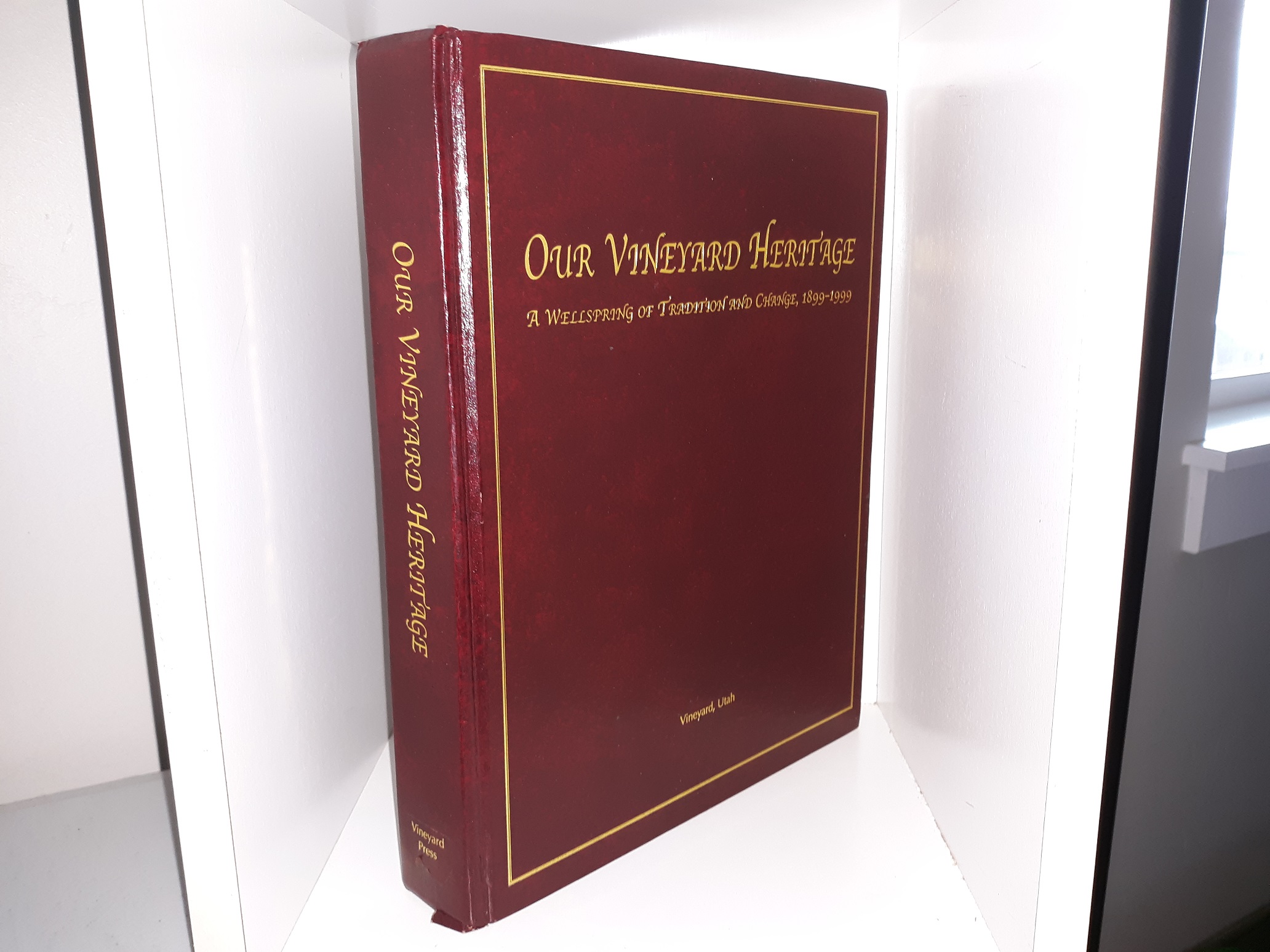 Our Vineyard Heritage: A Wellspring of Tradition and Change, 1899-1999 (Ex-Library) (2000)