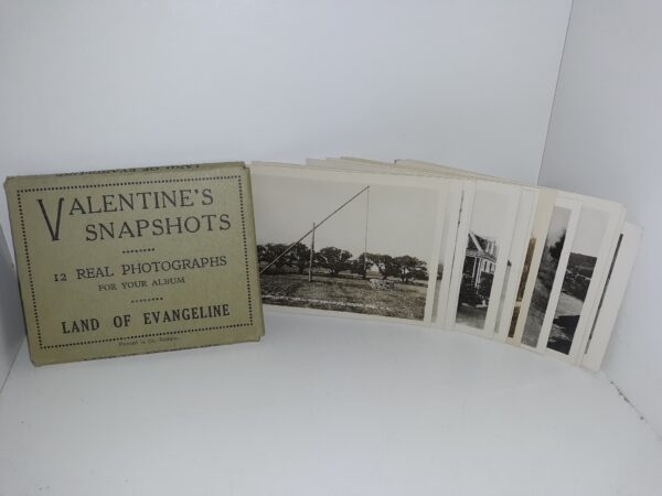 Valentine’s Snapshots: 12 Real Photographs for Your Album: Land of Evangeline + 1 Additional Photograph (Photographs)