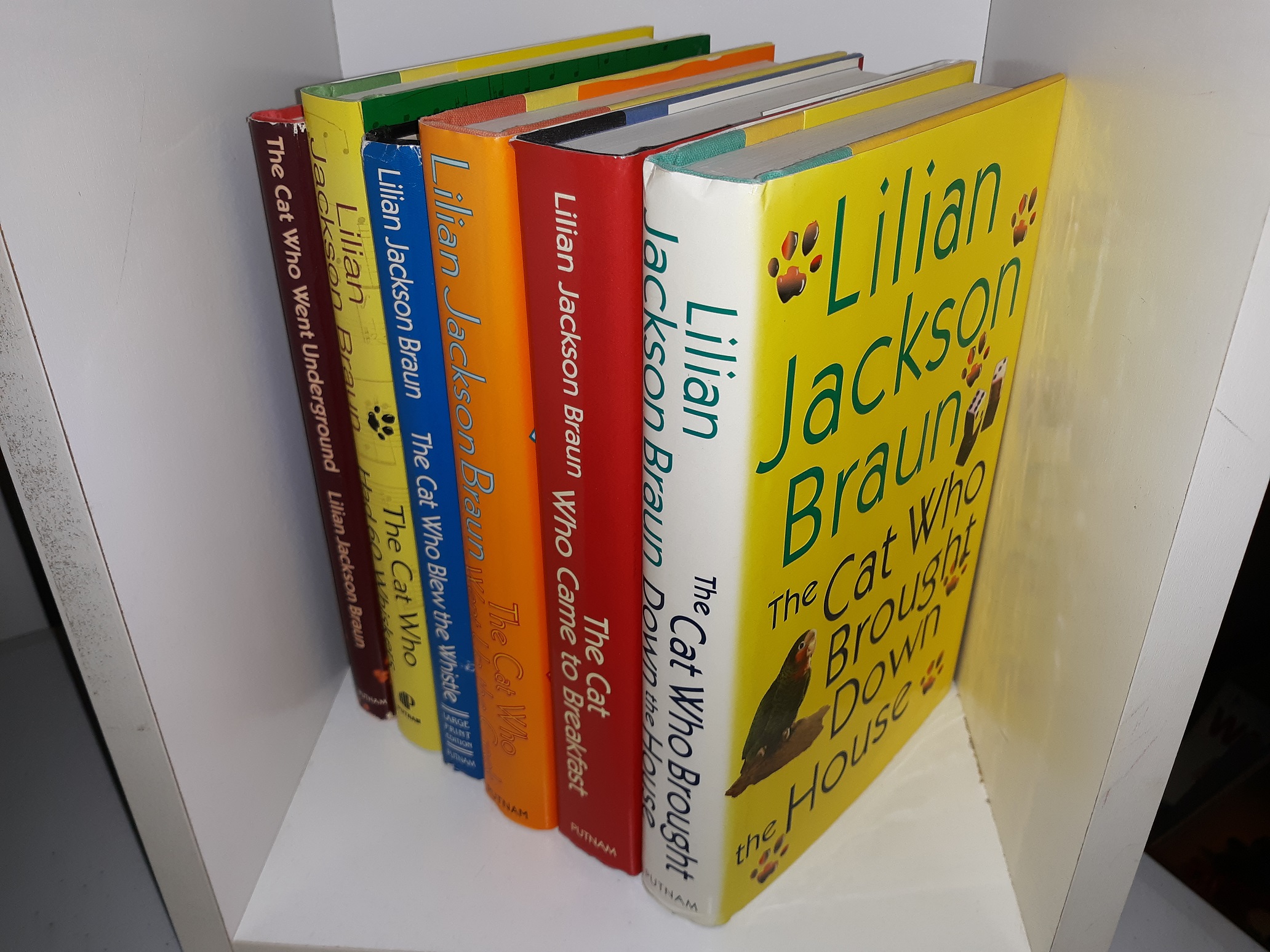 6 Novels by Lilian Jackson Braun (See Details)