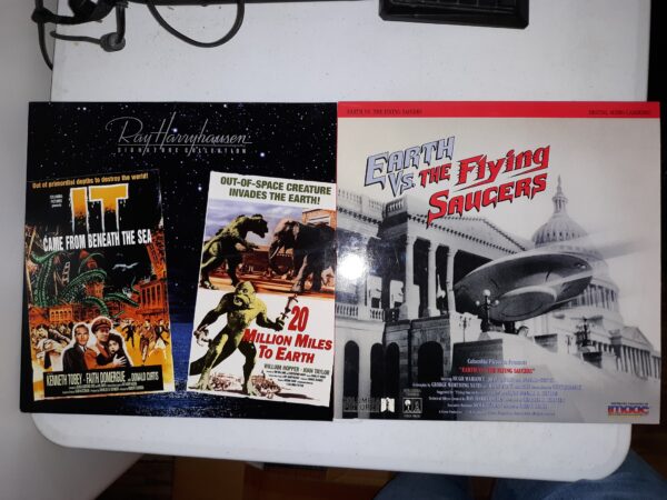 2 Films on LaserDisc: Ray Harryhausen Signature Collection: It Came from Beneath the Sea/20 Million Miles to Earth / Earth Vs. The Flying Saucers (See Details)