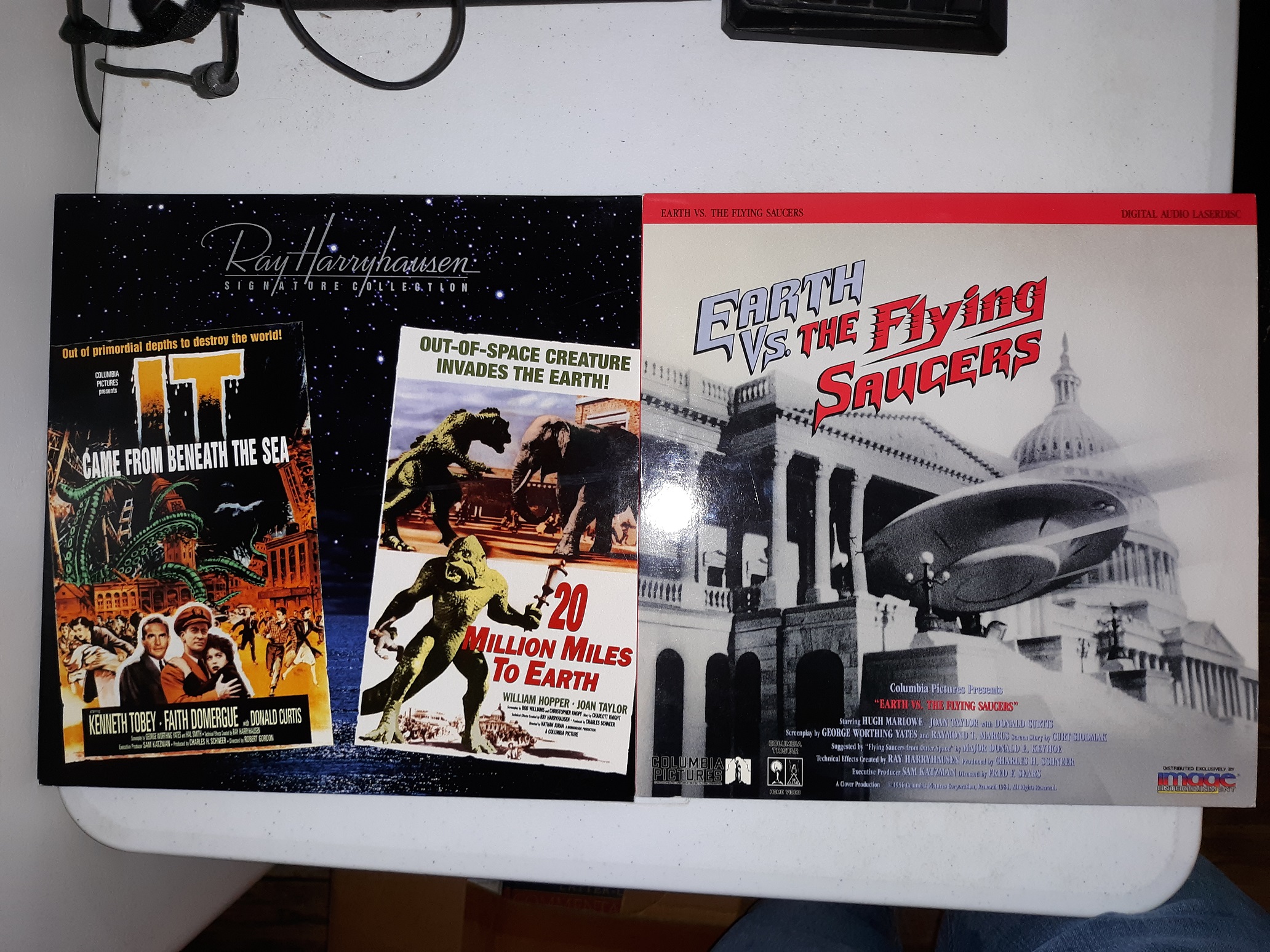 2 Films on LaserDisc: Ray Harryhausen Signature Collection: It Came from  Beneath the Sea/20 Million Miles to Earth / Earth Vs. The Flying Saucers  (See