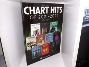 Easy Piano Chart Hits of 2021-2022: 16 Top Singles (Sheet Music)