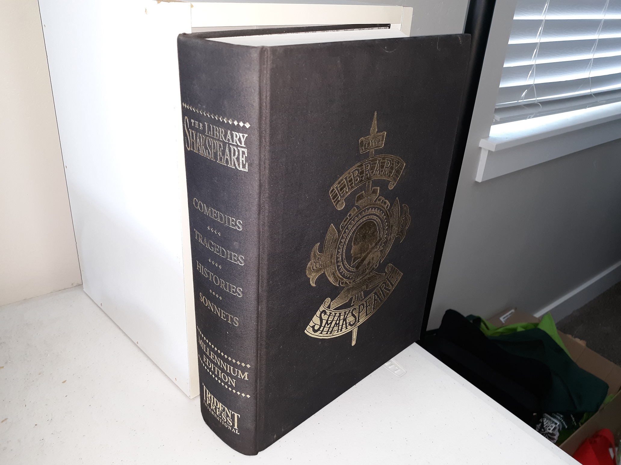 The Library Shakespeare: Comedies, Tragedies, Histories, Sonnets (Millenium Edition) (2000) (No Foreign Orders)