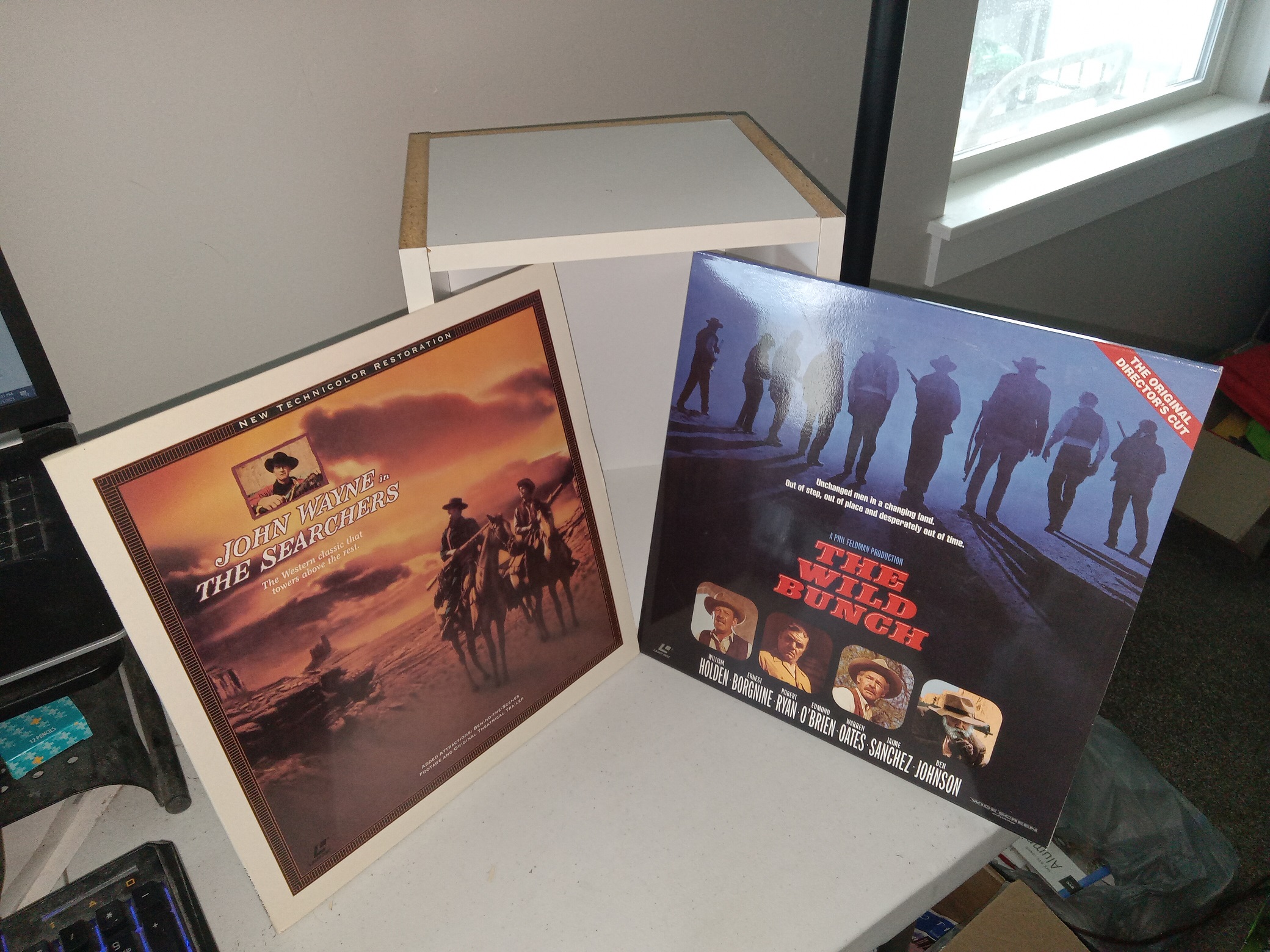 2 Western Films on LaserDisc: John Wayne in The Searchers / The Wild Bunch (See Details)