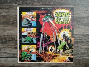 War of the Worlds (1 Vinyl Record) (Unknown Publishing Date) ~ Performed by Multiple Voice Actors