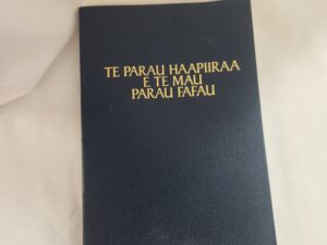 Te Parau Haapiiraa E Te Mau Parau Fafau (1987, blue faux leather)
