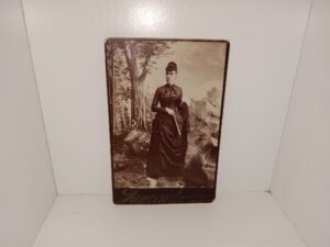 Cabinet Card Photograph of an Unidentified Woman
