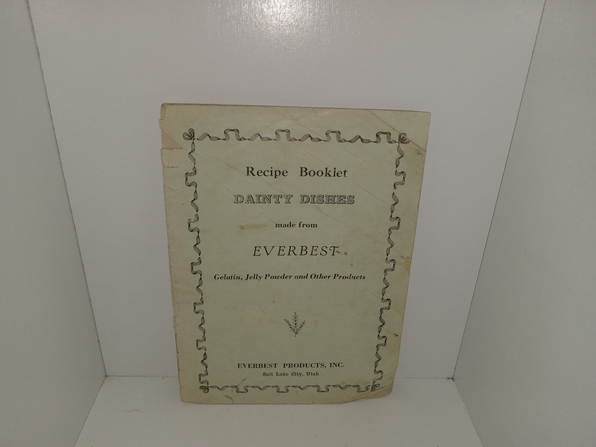 Recipe Booklet Dainty Dishes Made From Everbest Gelatin, Jelly Powder and Other Products (Unknown Publishing Date) ~ Unknown Author