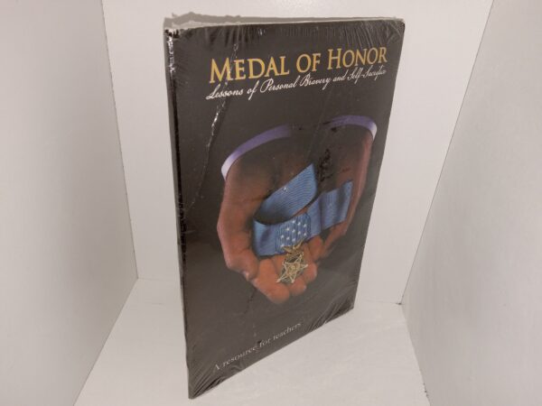 Medal of Honor: Lessons of Personal Bravery and Self-Sacrifice: A Resource for Teachers (DVDs) (New) (2013)