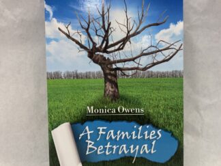 A Families Betrayal - Monica Owens - Paperback - 2019