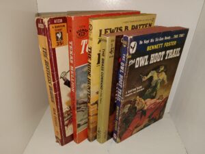 5 Western Novels: The Owl Hoot Trail / The Brass Command / The Hide Hunters / Texas Hellion / The Restless Border