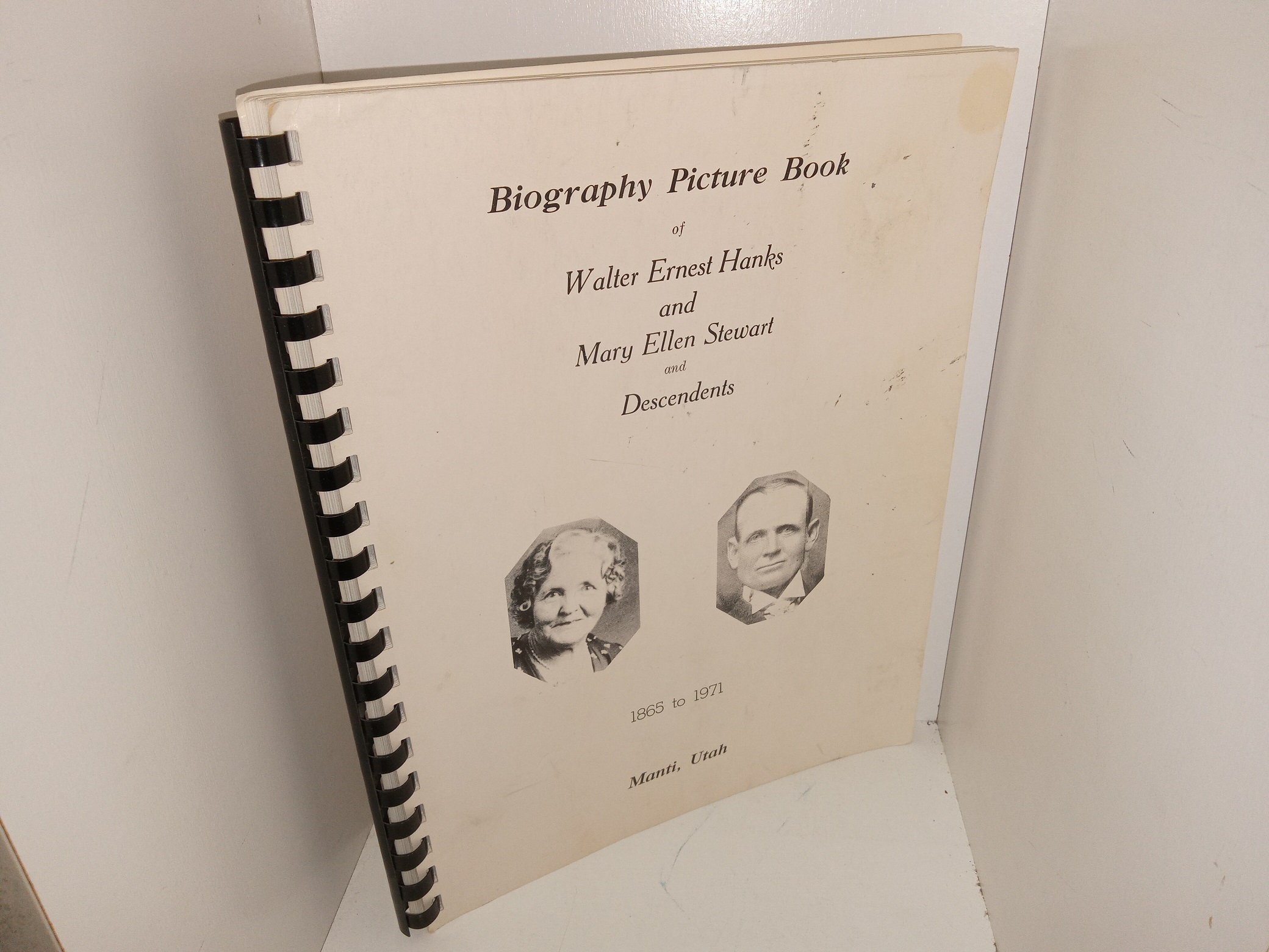 Biography Picture Book of Walter Ernest Hanks and Mary Ellen Stewart and Descendents: 1865 to 1971 (Unknown Publishing Date) ~ Unknown Author