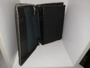 LDS, Black Leather, Holy Bible: King James Version w/ Zipper Case (Unknow Publishing Date)