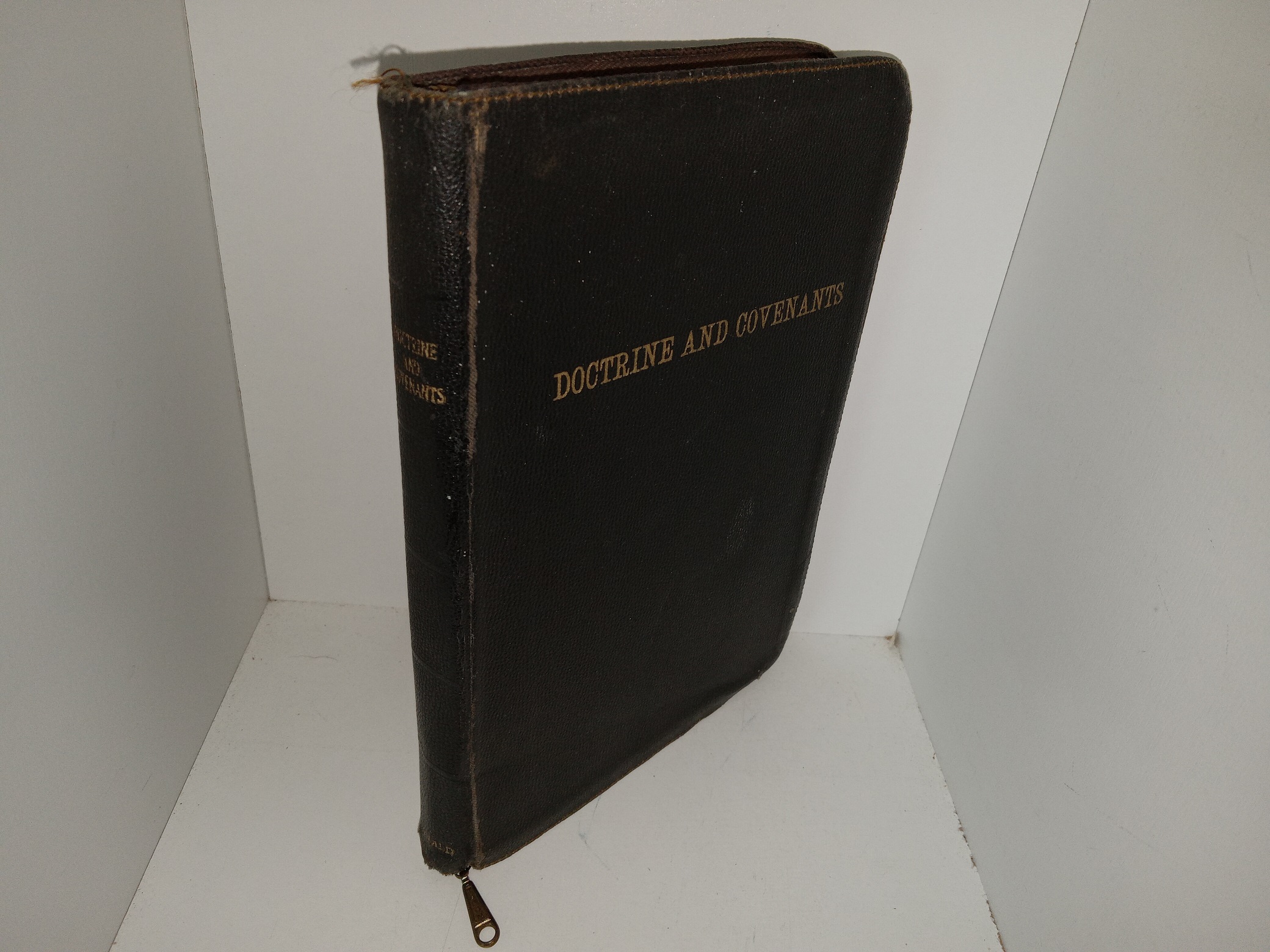 Doctrine and Covenants (RLDS) (Leather w/ a Zipper Seal) (1970)