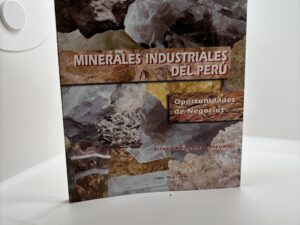 Minerales Industriales Del Peru (1996)