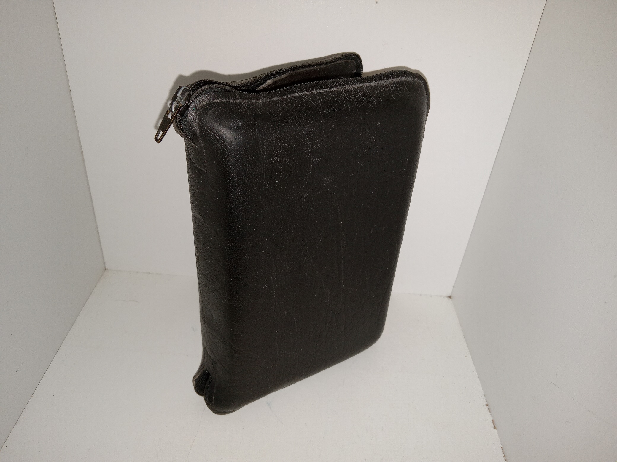 LDS, Black Leather, Pocket Edition, Holy Bible: Ready References in a Zippered Case (Unknown Publishing Date)