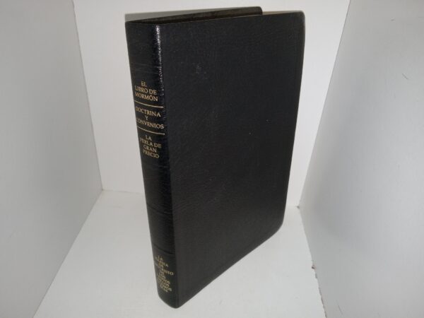 El Libro De Mormón/Doctrina y Convenios/La Perla De Gran Precio (Spanish: The Book of Mormon/Doctrine and Covenants/The Pearl of Great Price) (Black Vinyl) (2002)