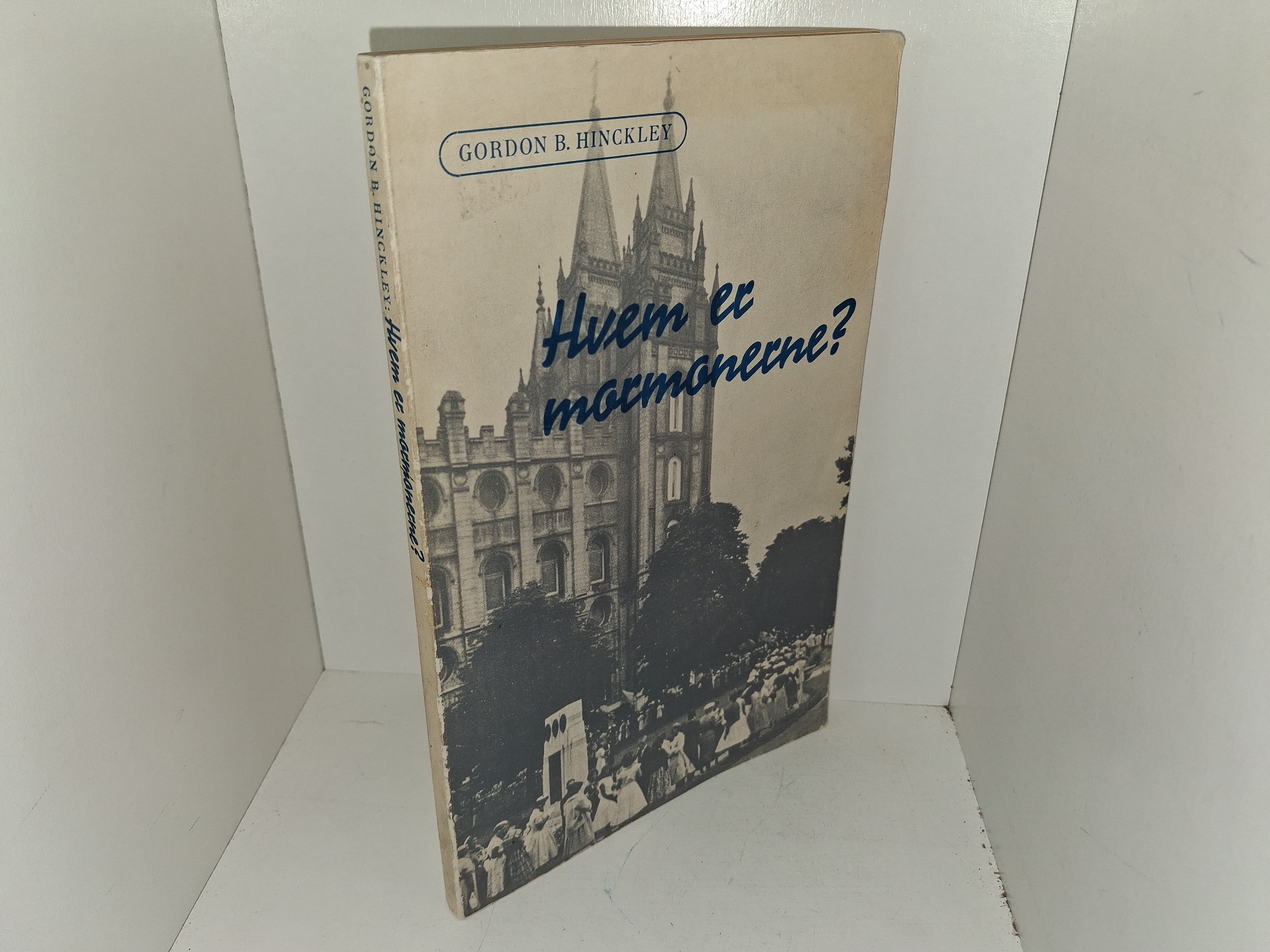 Hvem er Mormonerne?: Et Kort Studium af Jesu Kristi Kirke af Sidste Dages Hellige (Danish: Who Are the Mormons?: A Brief Study of The Church of Jesus Christ of Latter-day Saints) (1960) ~ by Gordon B. Hinckley