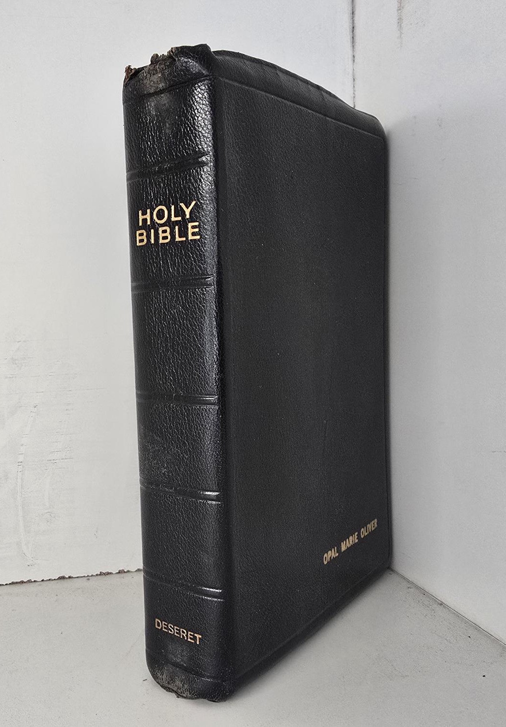1962 — Holy Bible / Ready References — Deseret Book/Church of Jesus Christ… — Black Bendable Leather — Code: 75 E 62